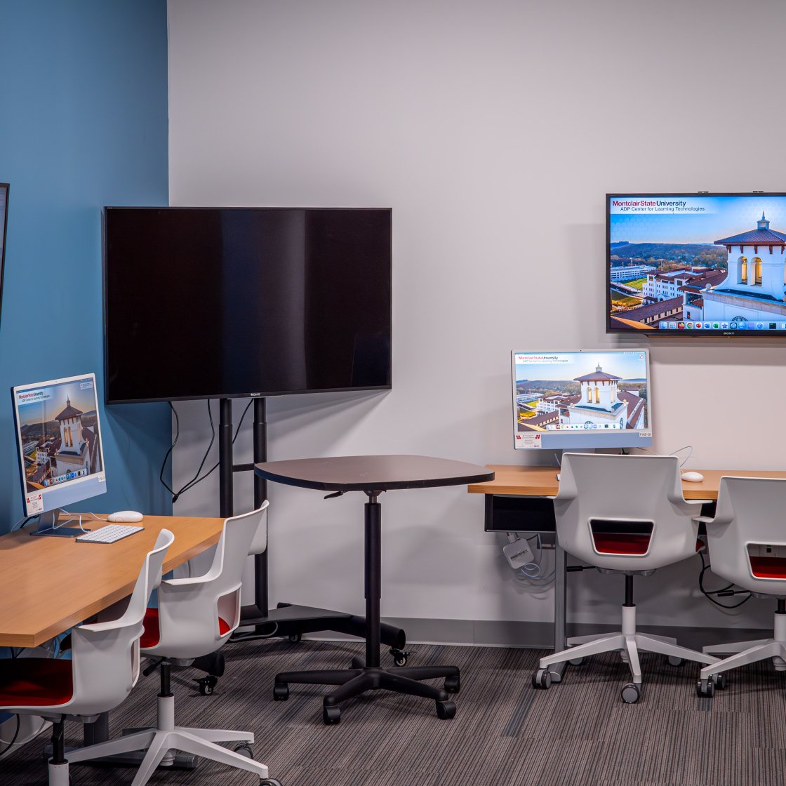 Small classroom with monitor displays 