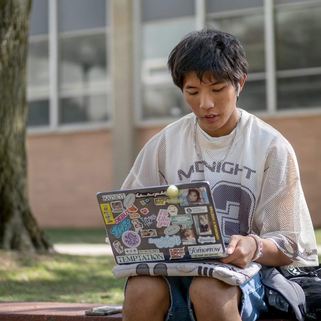 student out on the quad using their laptop