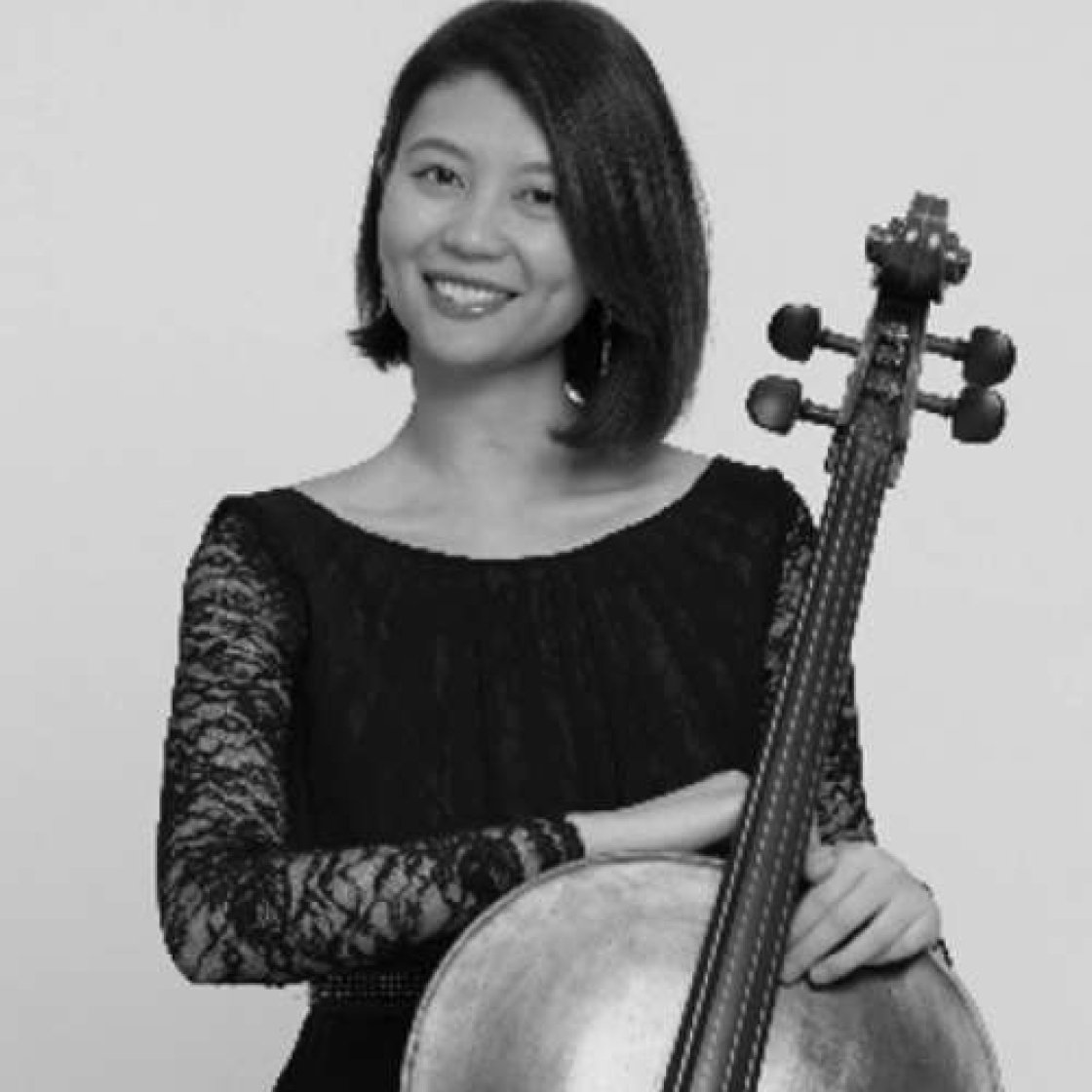 Wan-Yi Pan headshot with cello 2