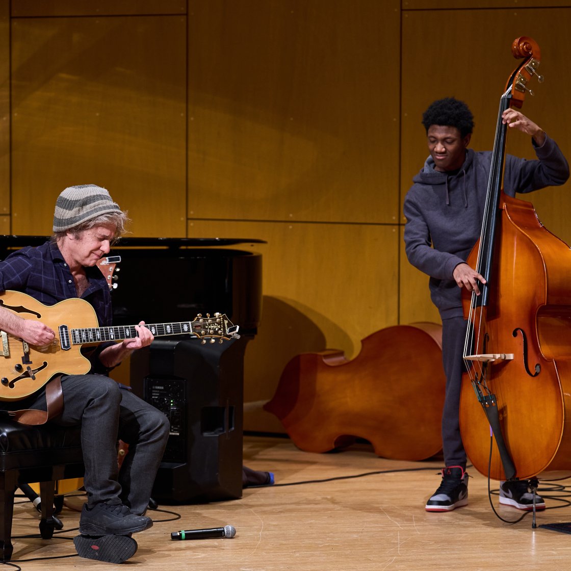 Cali Immersive Residency Guest Pat Metheny with student on stand up bass
