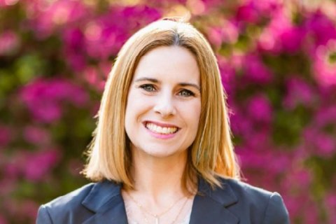 Jenny Mundell Headshot