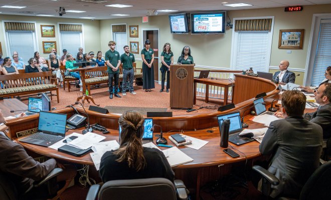 2024 student interns in the PSEG Institute for Sustainability Studies Green Teams program present their research findings on the environmental and health impacts of grass versus artificial turf to Verona city officials.