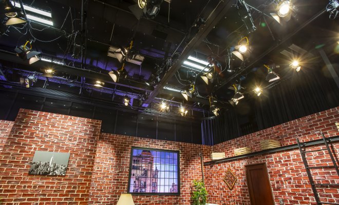 Studio B in the SCM focusing on the lighting