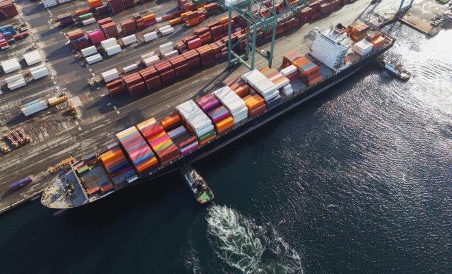 Ship carrying large containers