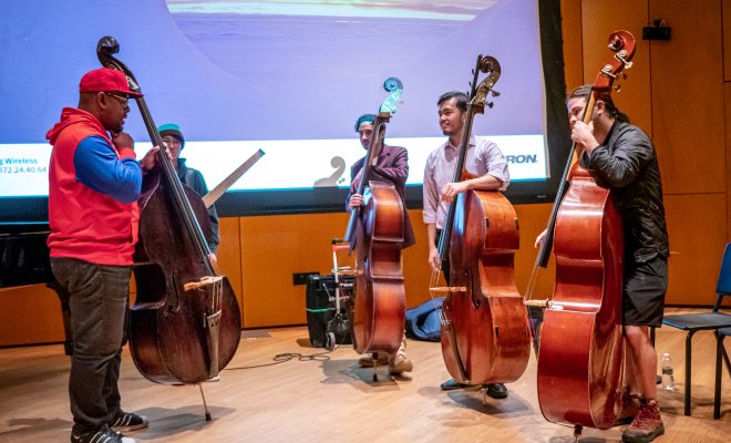 Christian McBride on stage with Cali bass students in masterclass