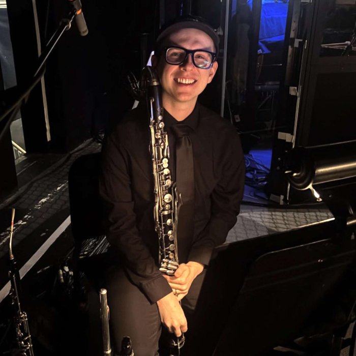 Quinten Hansen with instrument in orchestra pit