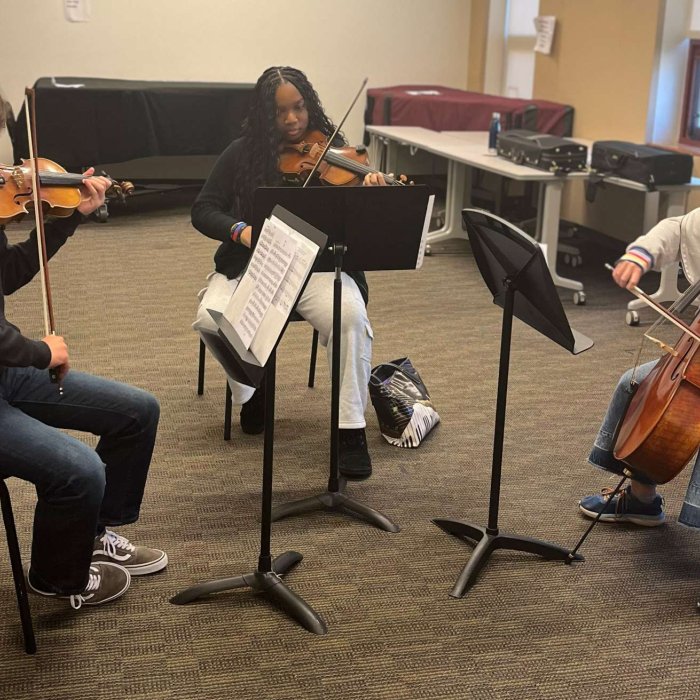 String trio rehearsing