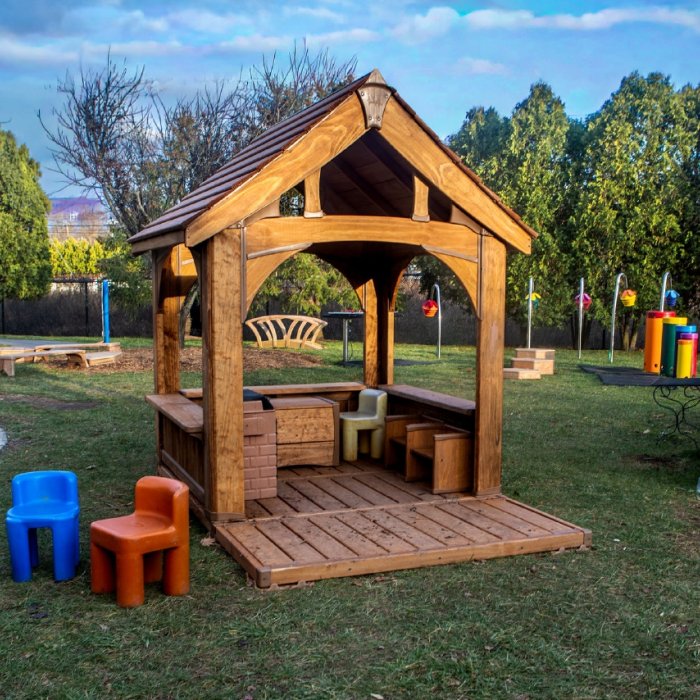 BSCC outdoor playhouse
