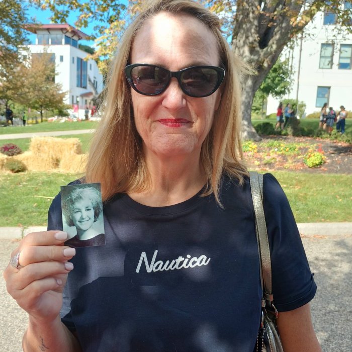 an alumni with her yearbook photo