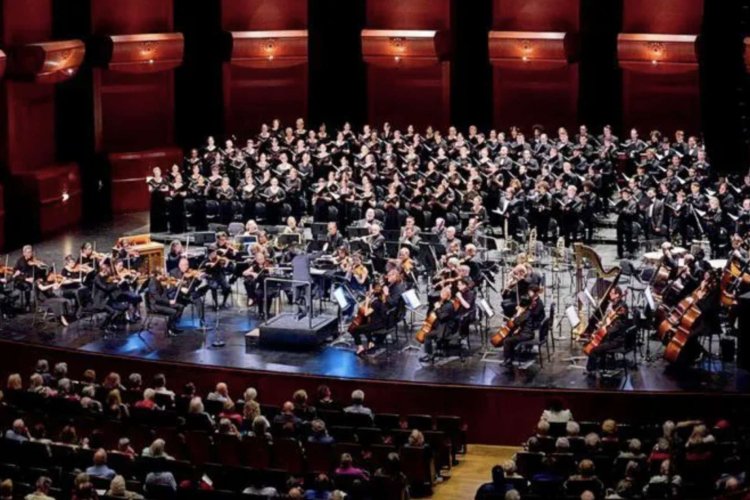 Chorale and New Jersey Symphony on stage at NJPAC