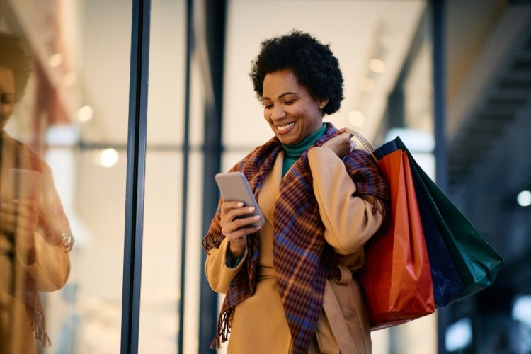 Shopper viewing phone 
