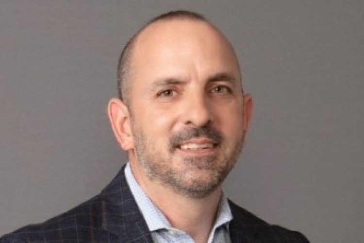 Hayon headshot 1 