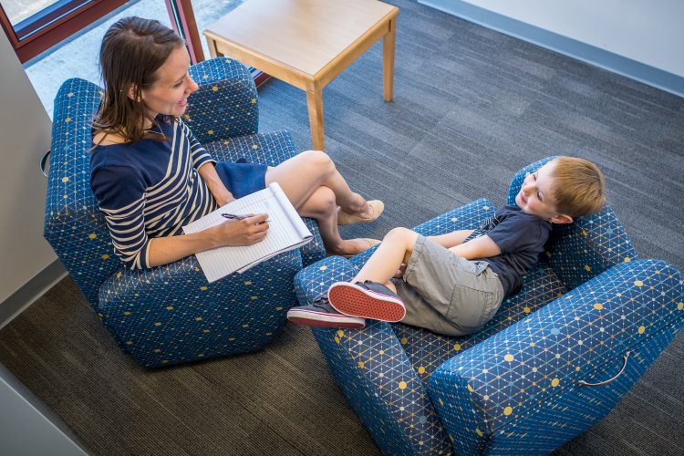 A faculty member interviews a child in the Center for Clinical Services.