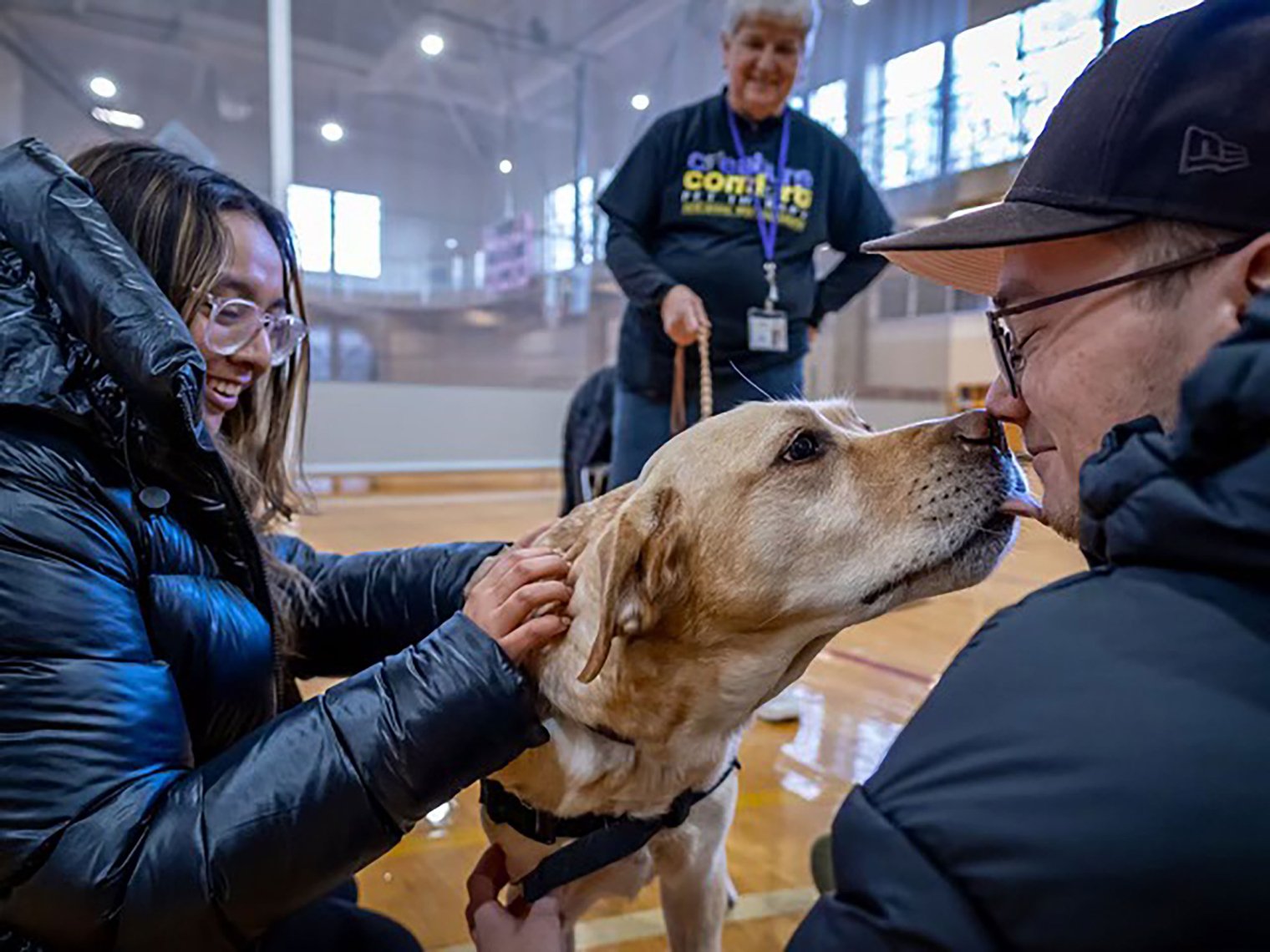 Mariana Luna-Martinez pets a therapy dog.