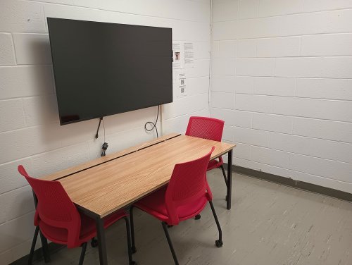 Viewing room with desk, chairs, and a monitor