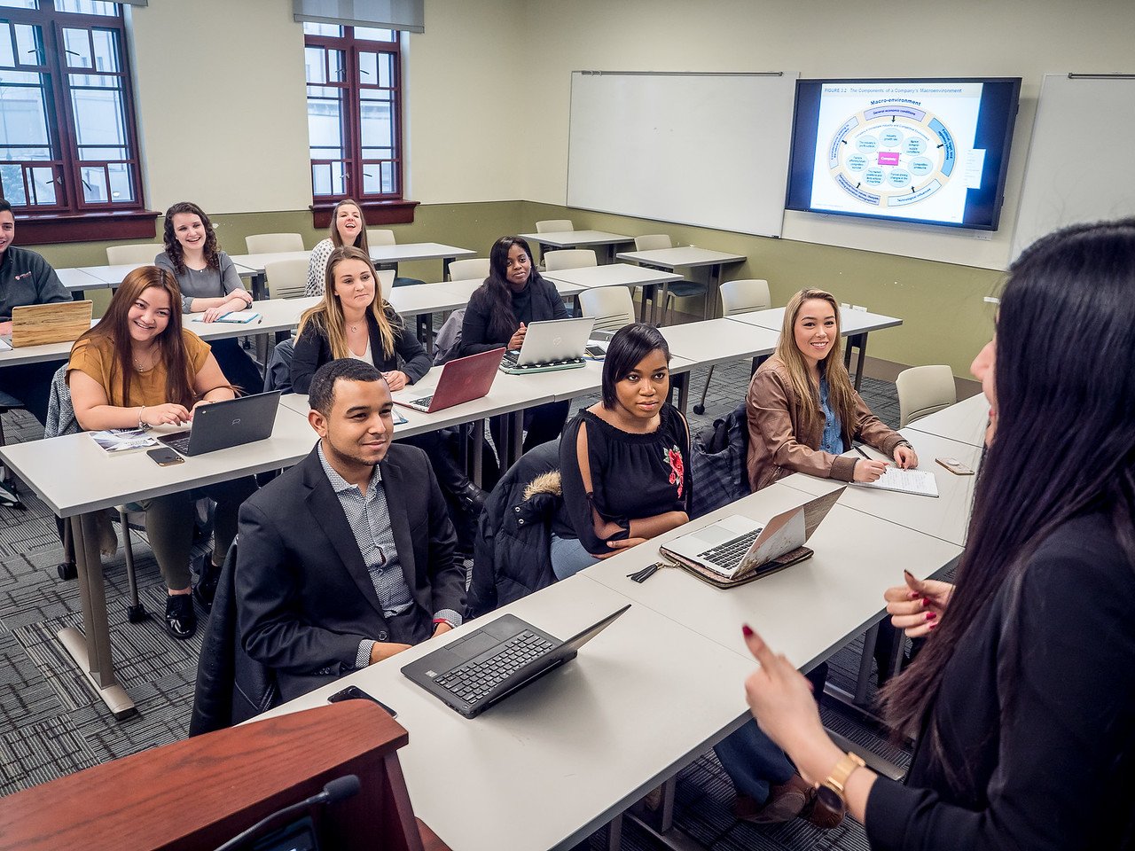 Professor-lecturing-to-students