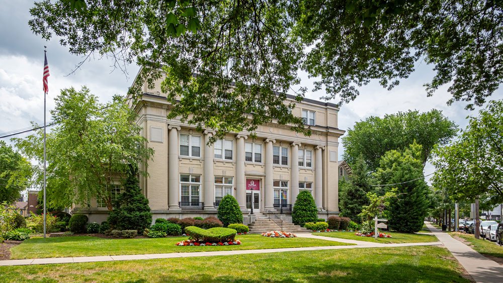 Knox Hall on Bloomfield Campus