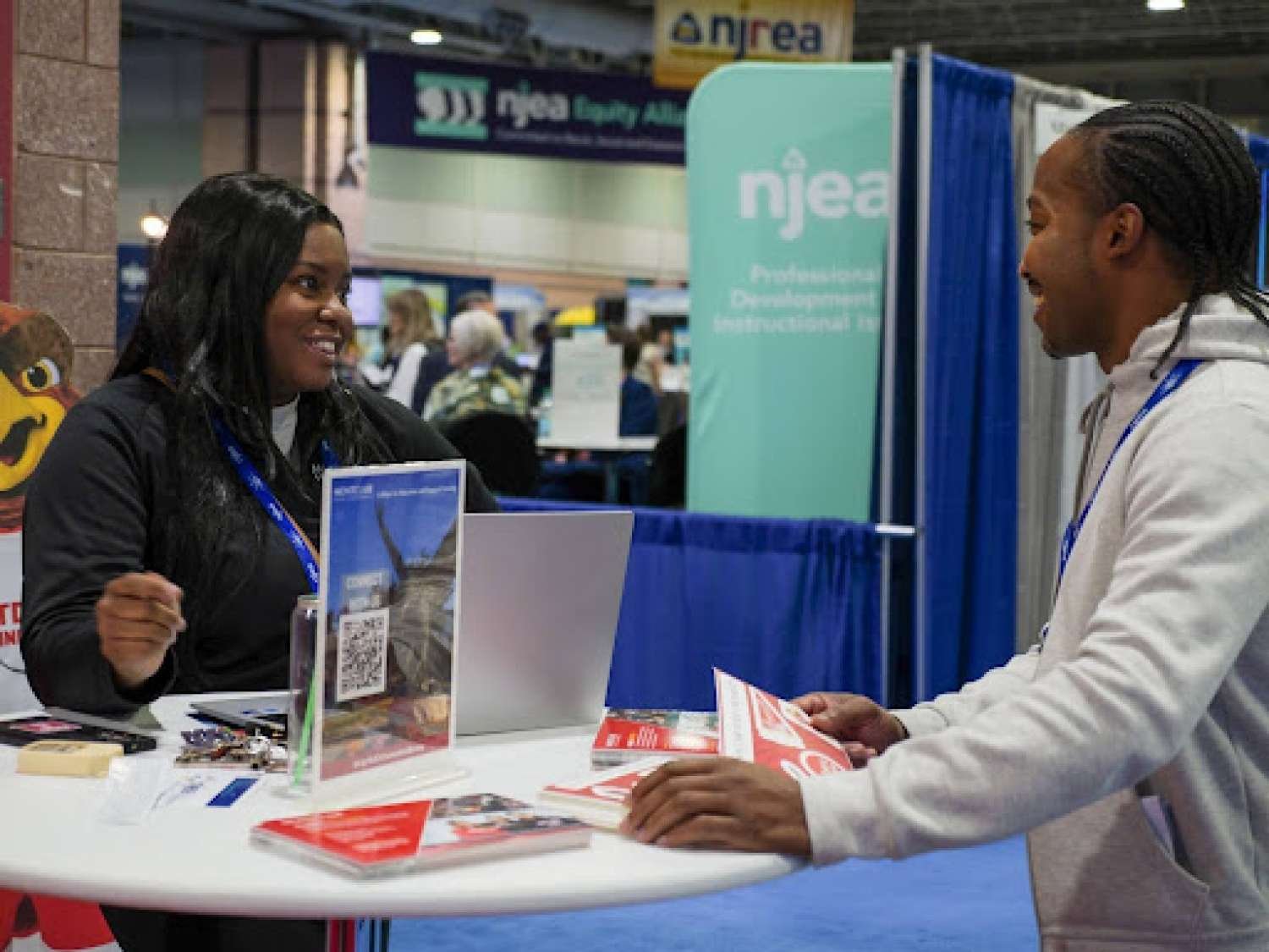Briana Curtis, Associate Director of Alumni Engagement, connects with an alumnus on the convention floor.