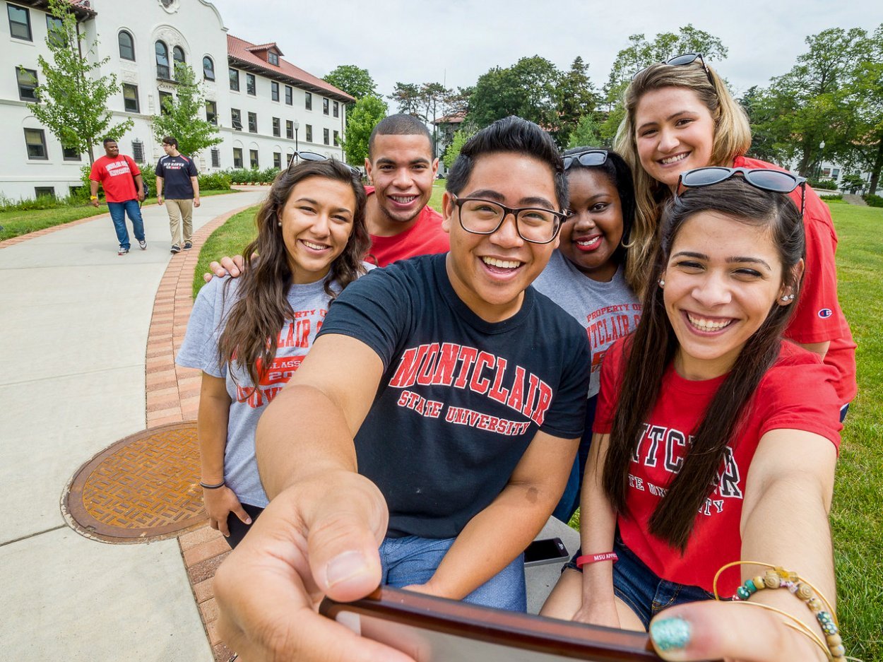 CEEL-Students-And-Rey-Selfie