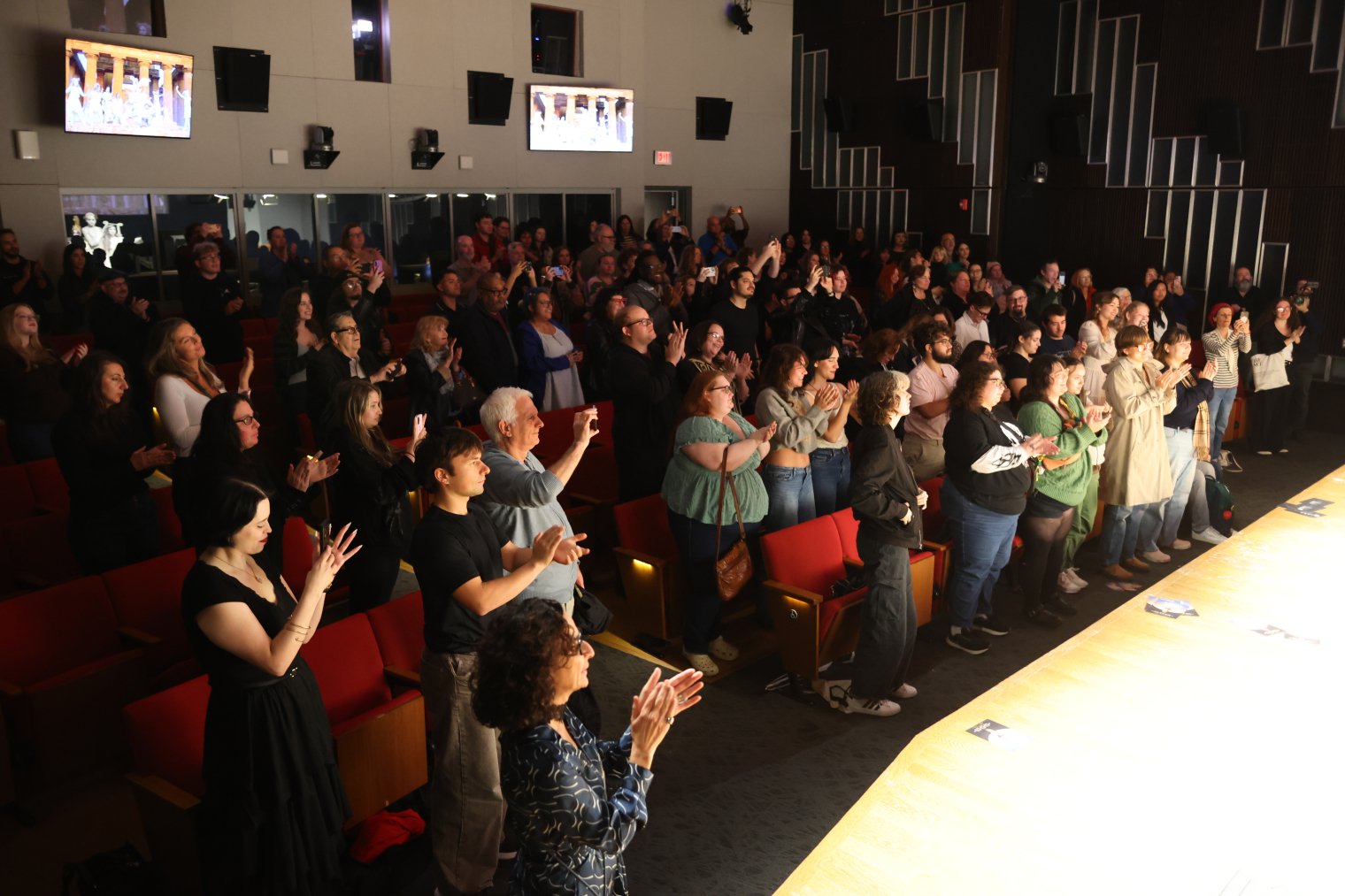 Montclair 2026 Risveglio  audience clapping