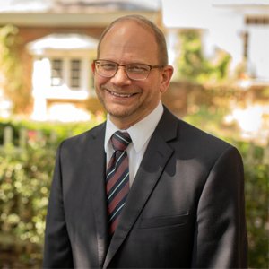 Stephen Balfour headshot