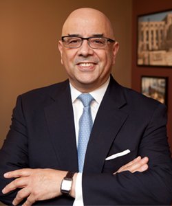 Julio Ottino headshot